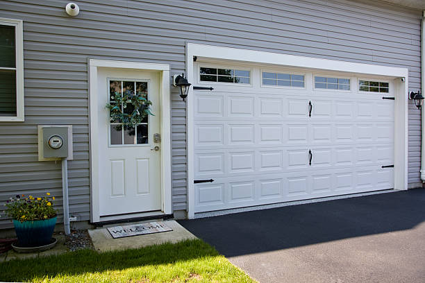 24/7 Emergency Garage Door Panel Replacement experts in La Croft, OH